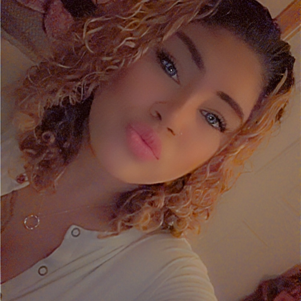 Meet your Posher, Jenessa